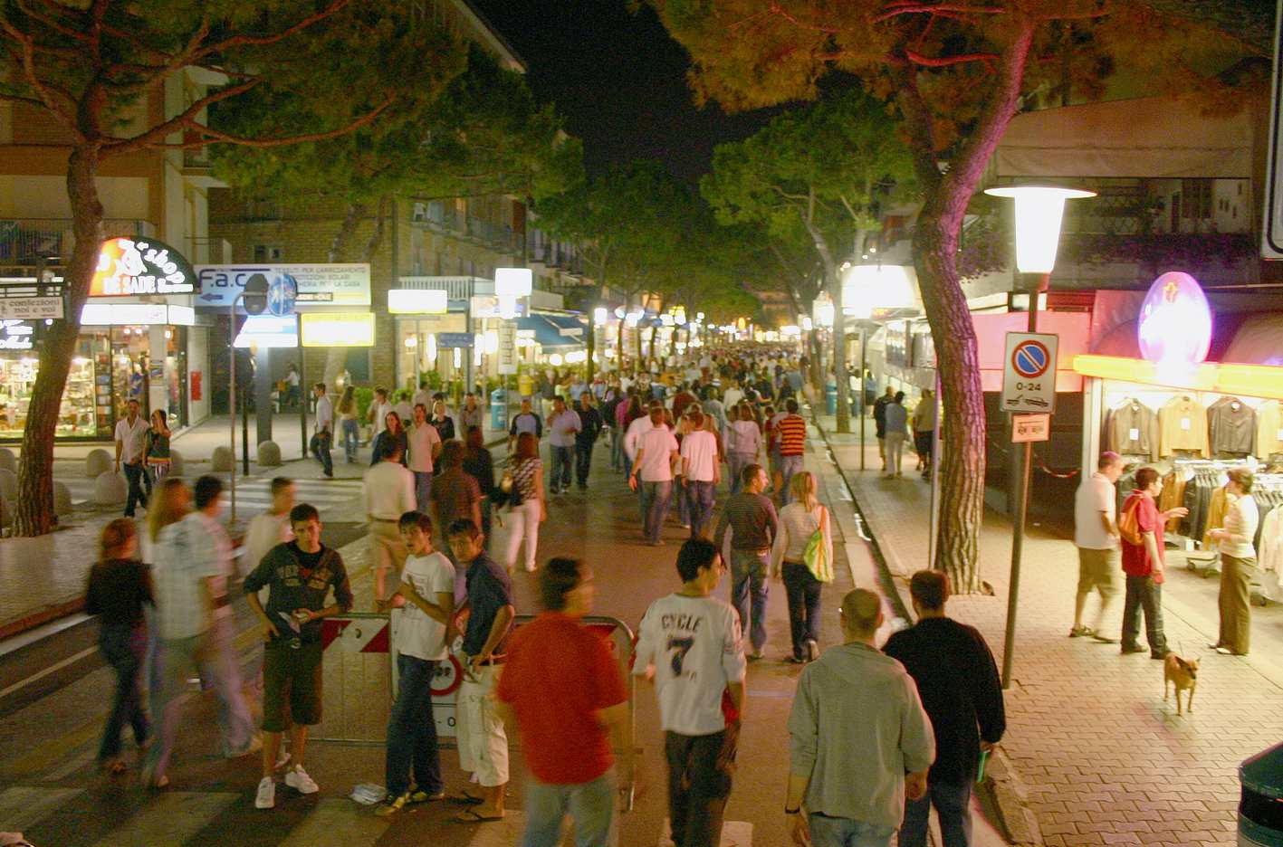 Lido di Jesolo Plajları 2 Lido di Jesolo Via Bafile ve Piazza Mazzini